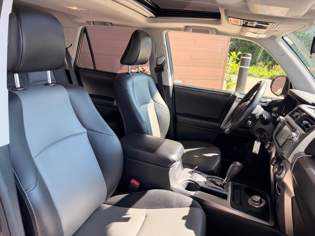2016 Toyota 4Runner Image 19
