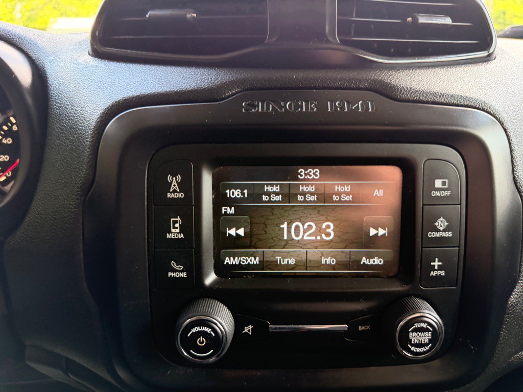 2017 Jeep Renegade Image 24