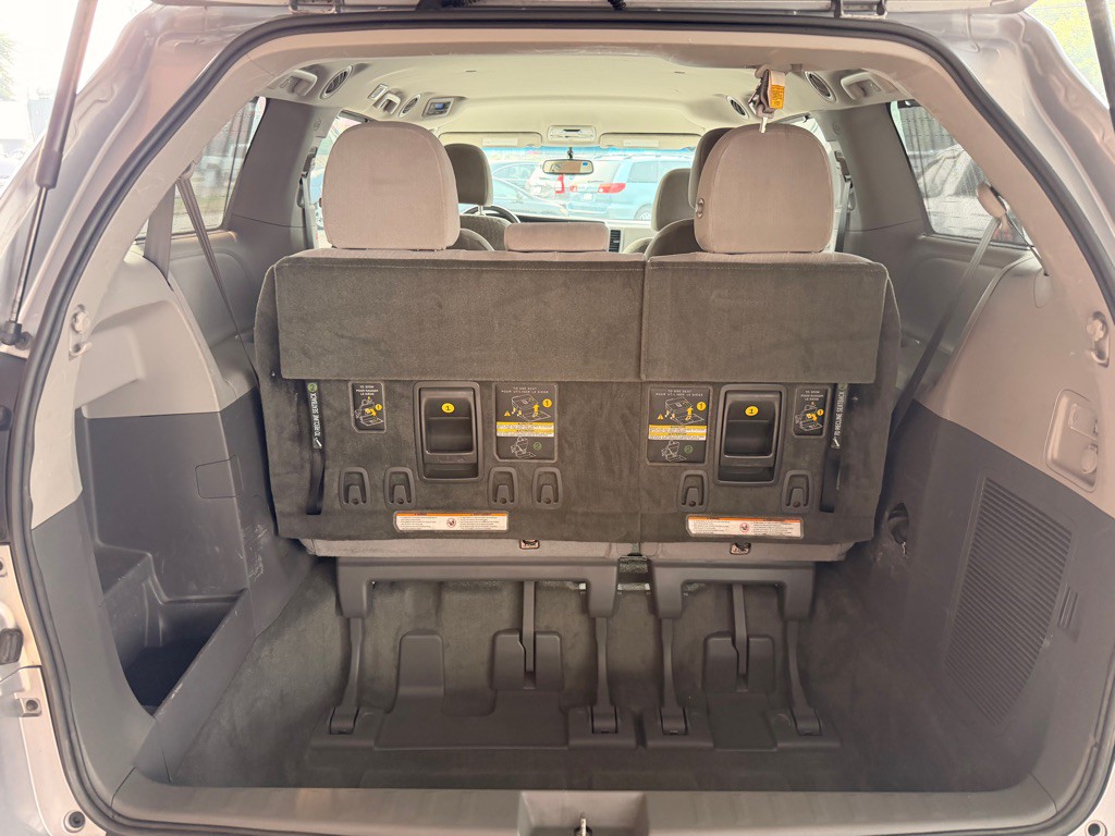 2017 Toyota Sienna Image 14