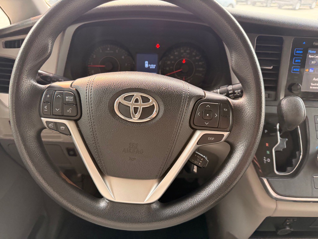 2017 Toyota Sienna Image 20