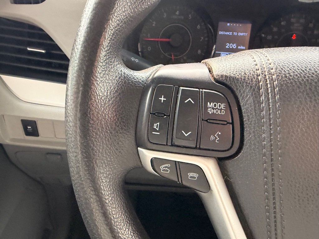 2017 Toyota Sienna Image 21