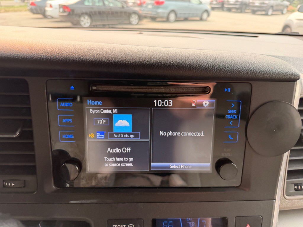 2017 Toyota Sienna Image 25