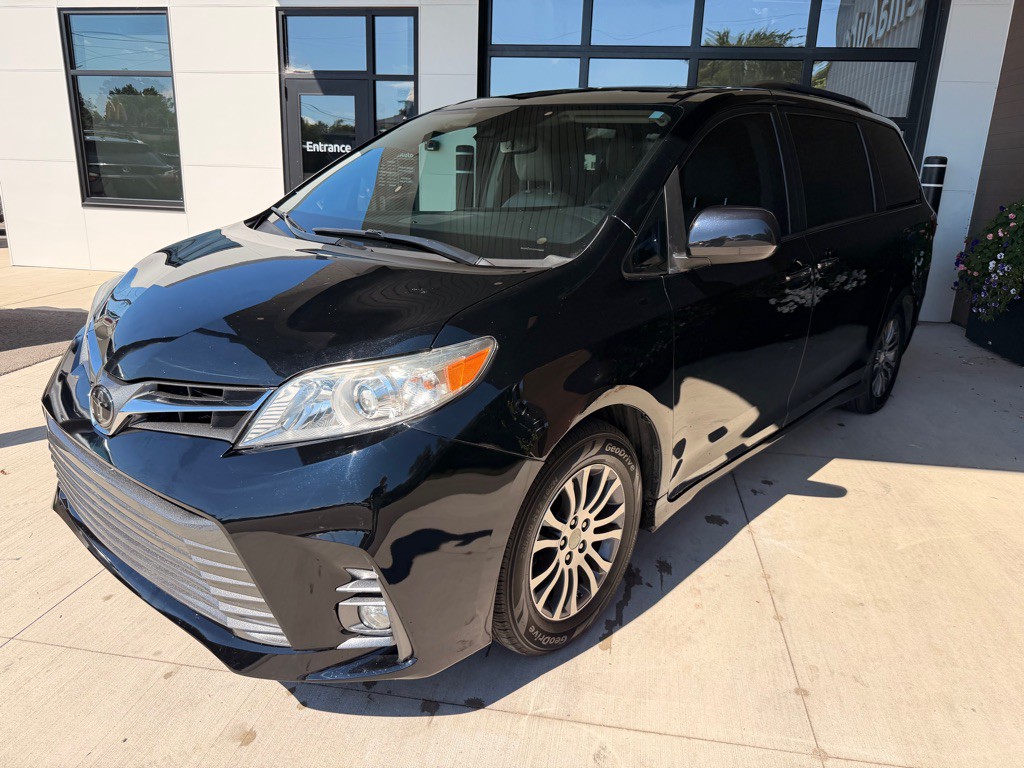 2018 Toyota Sienna Image 3