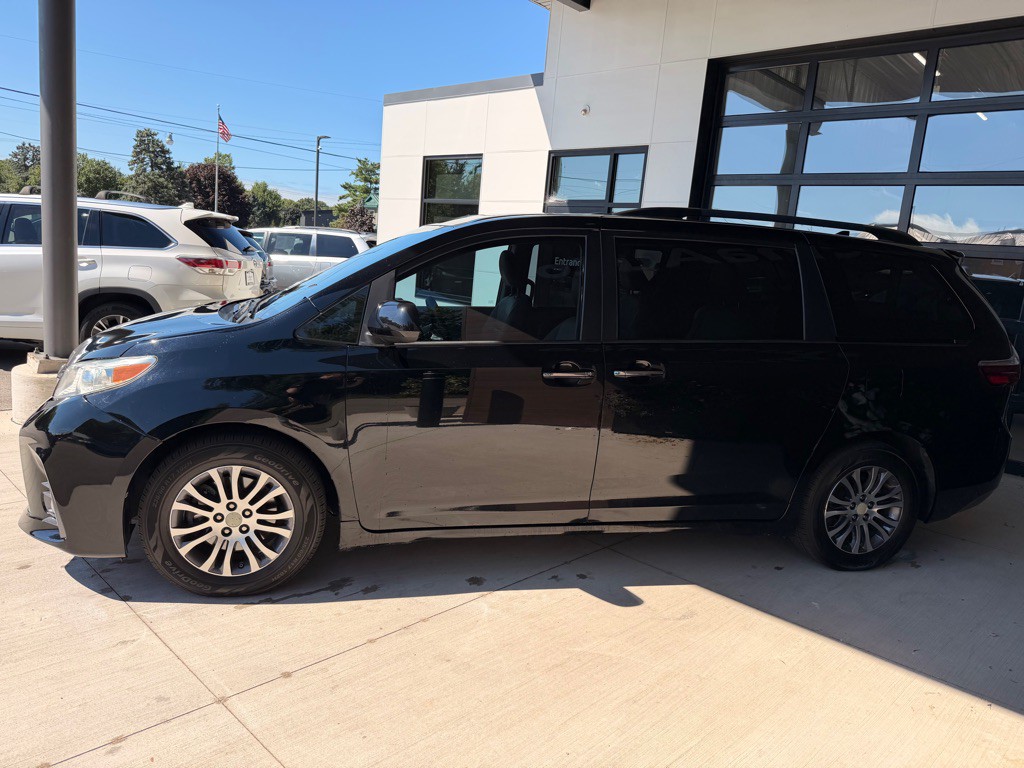 2018 Toyota Sienna Image 4
