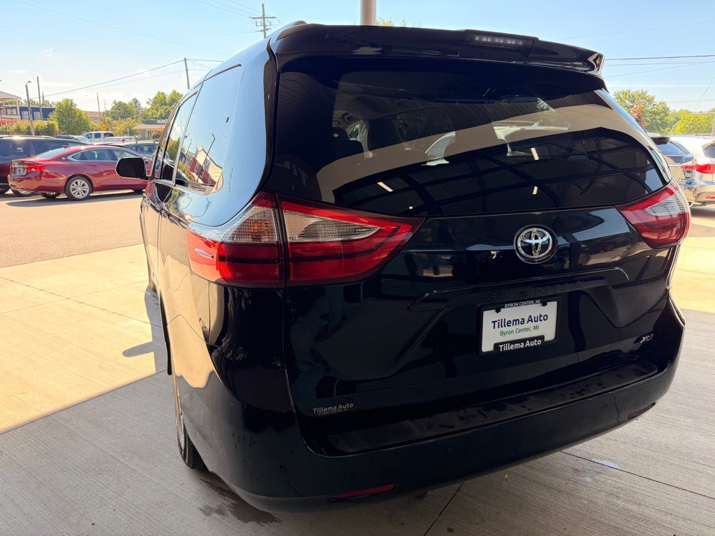 2018 Toyota Sienna Image 5