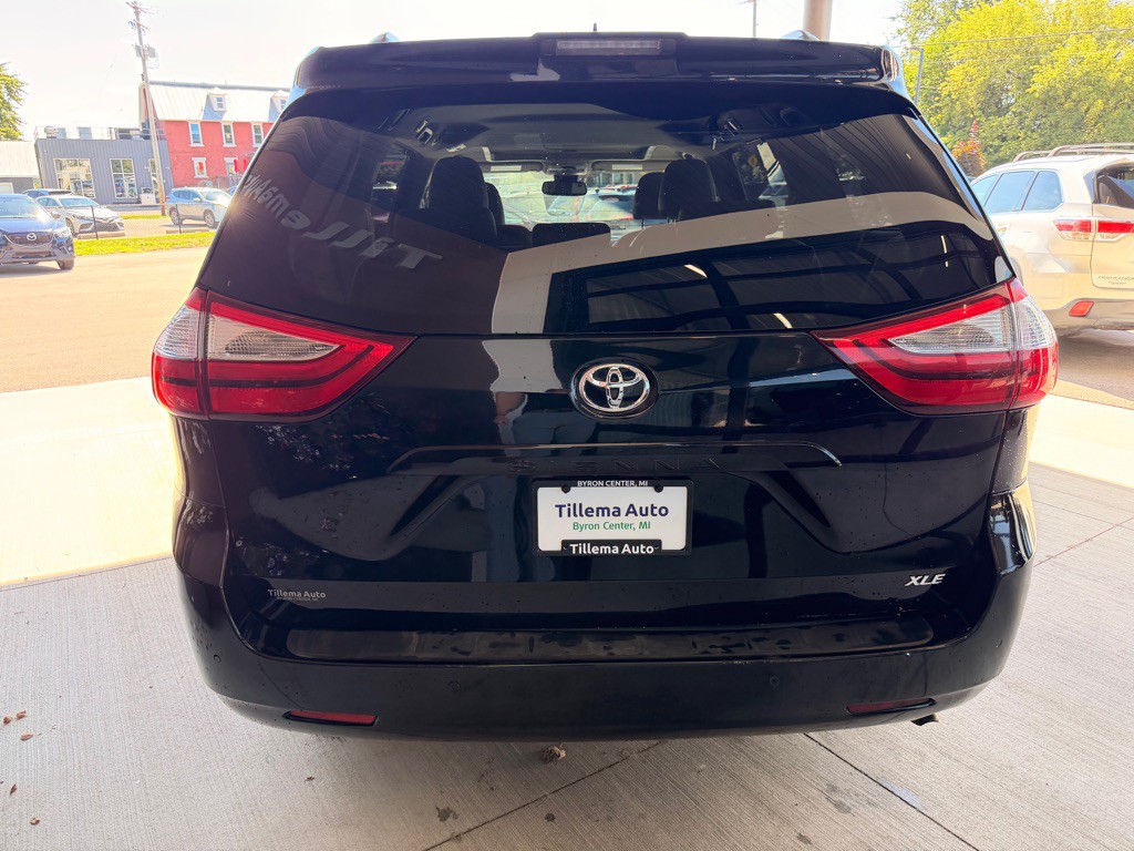 2018 Toyota Sienna Image 6