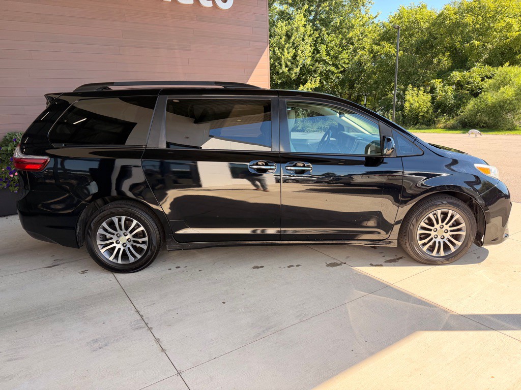 2018 Toyota Sienna Image 8