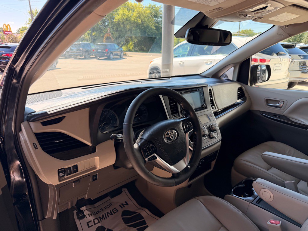 2018 Toyota Sienna Image 9