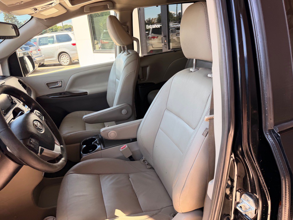 2018 Toyota Sienna Image 10