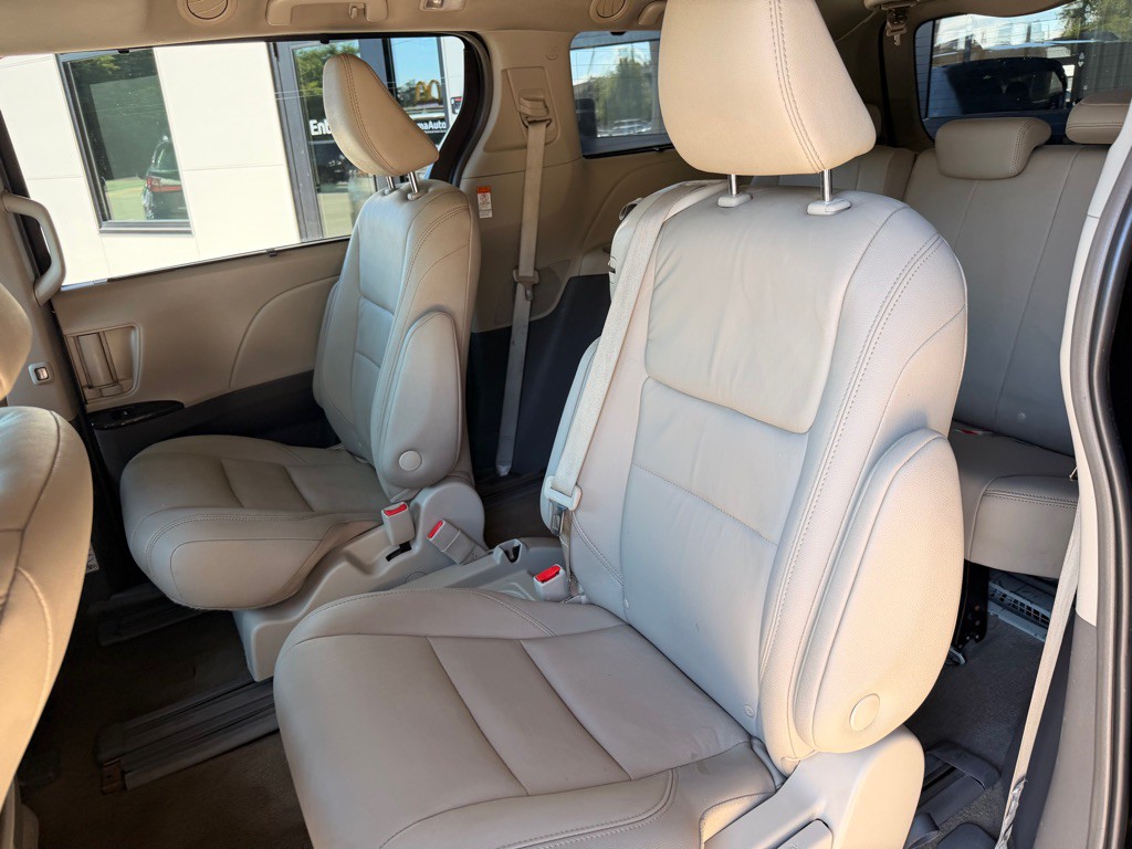 2018 Toyota Sienna Image 12