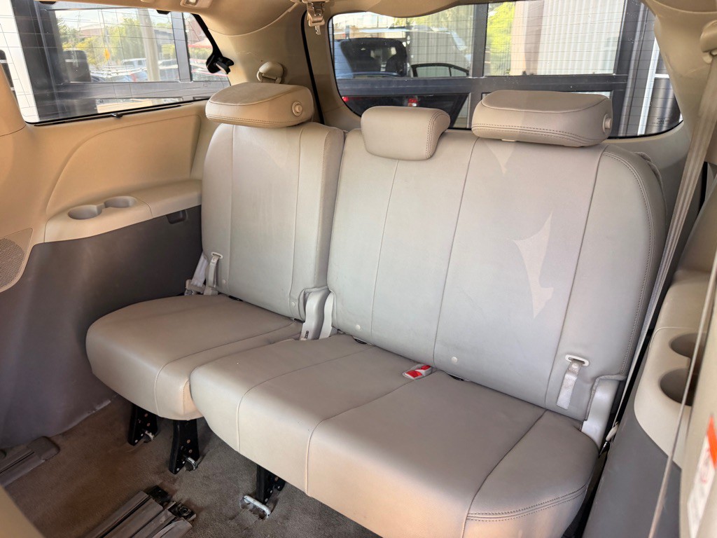 2018 Toyota Sienna Image 13