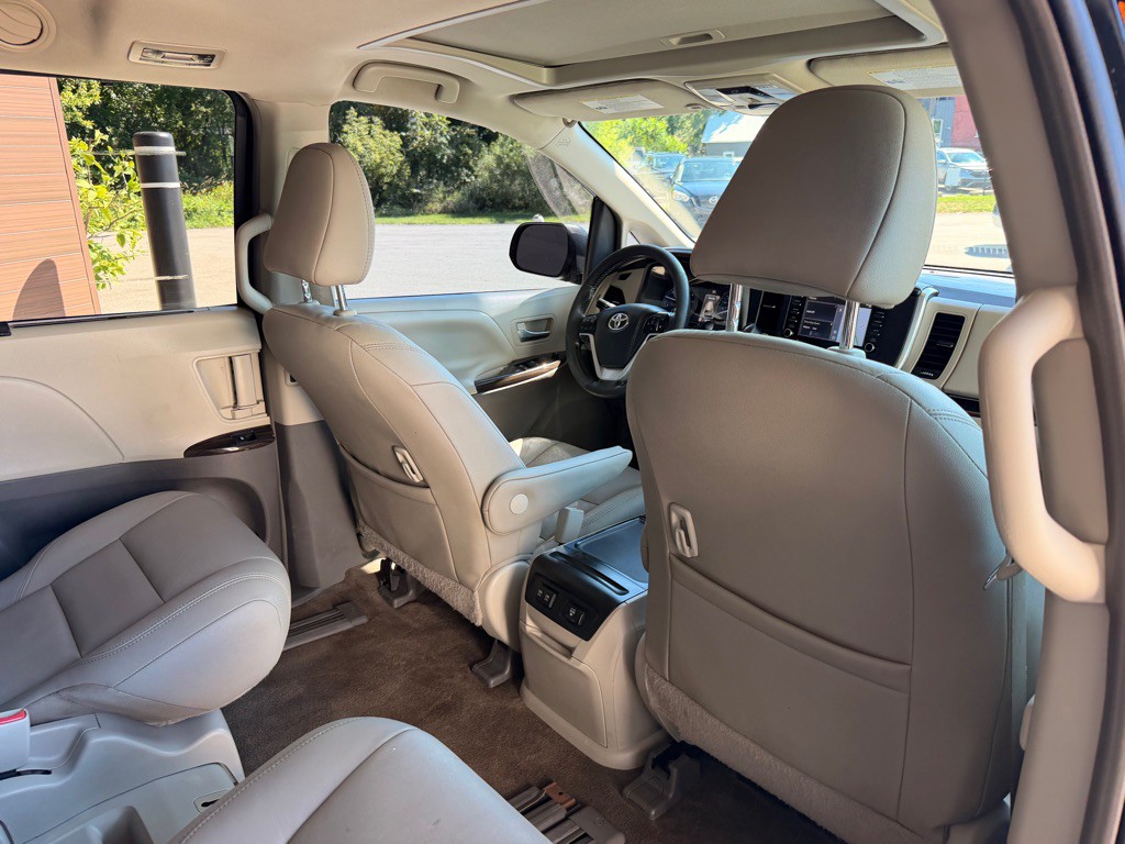 2018 Toyota Sienna Image 15