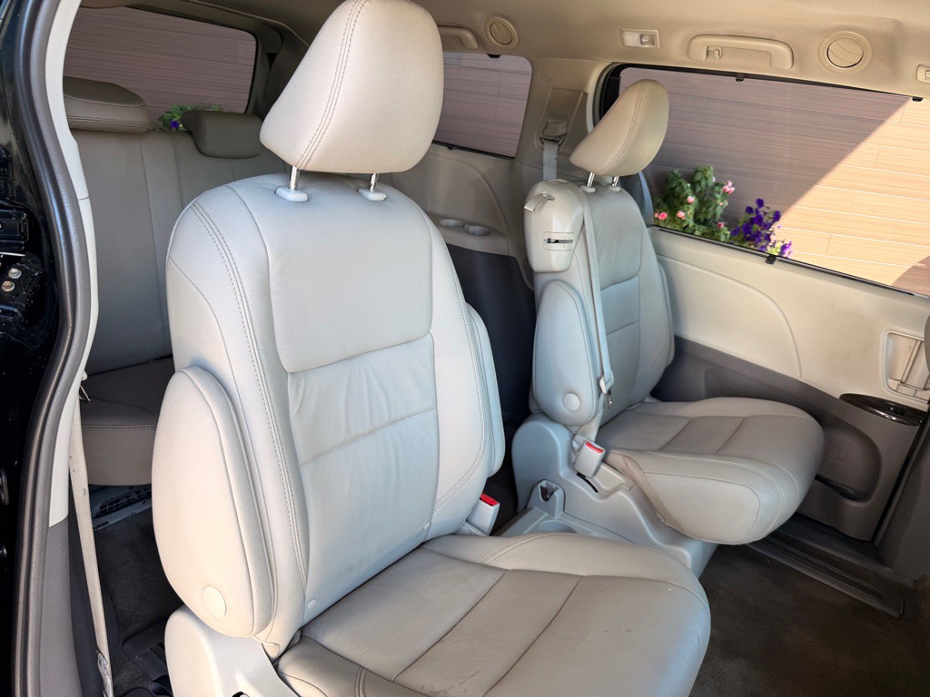 2018 Toyota Sienna Image 16
