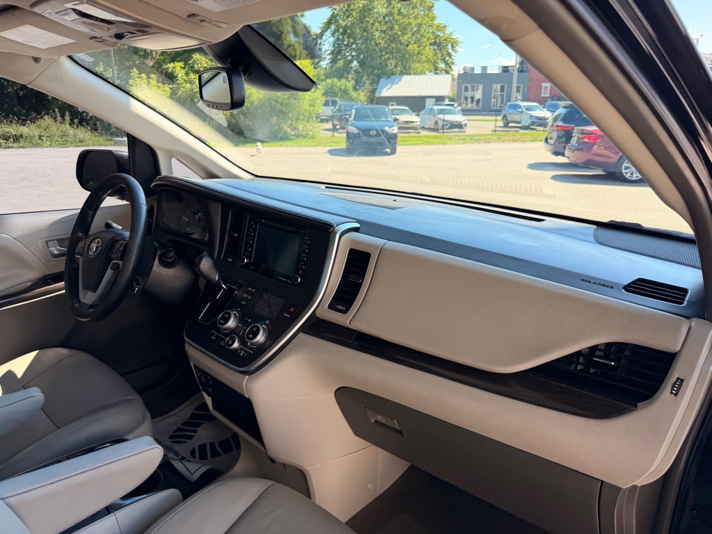 2018 Toyota Sienna Image 18