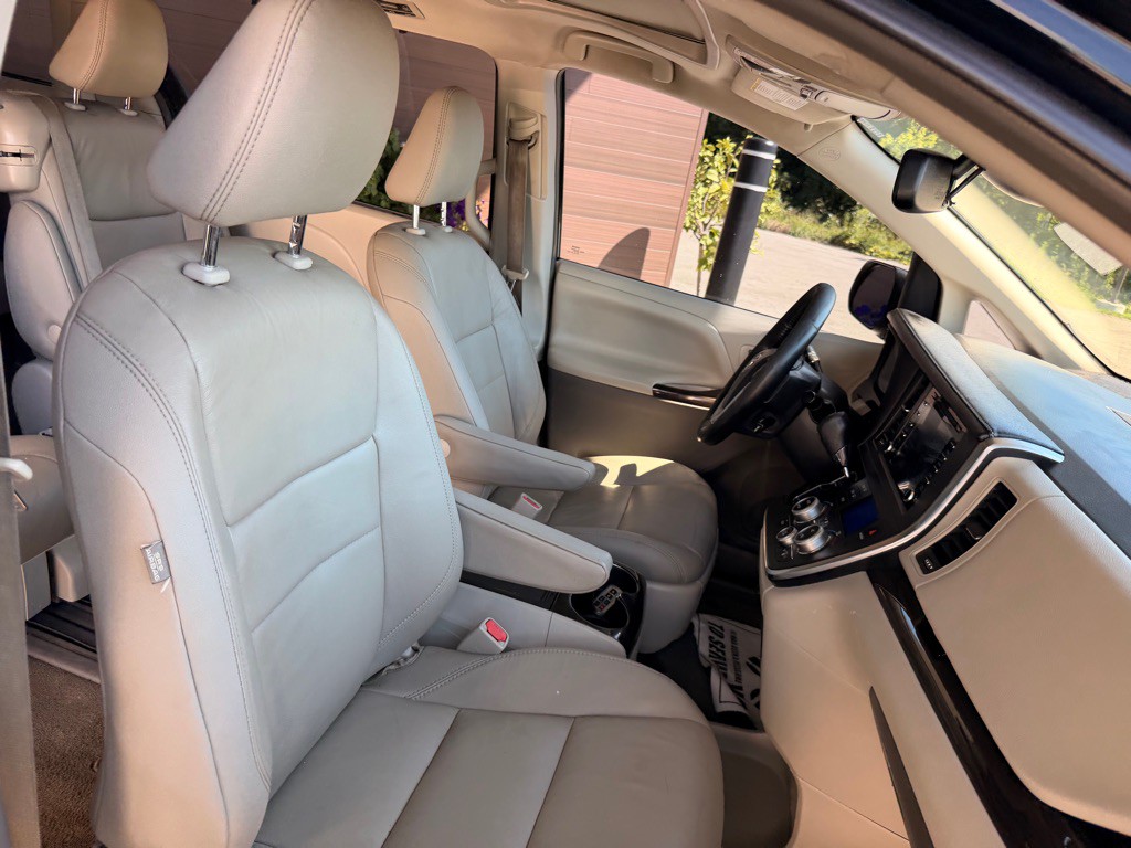 2018 Toyota Sienna Image 19