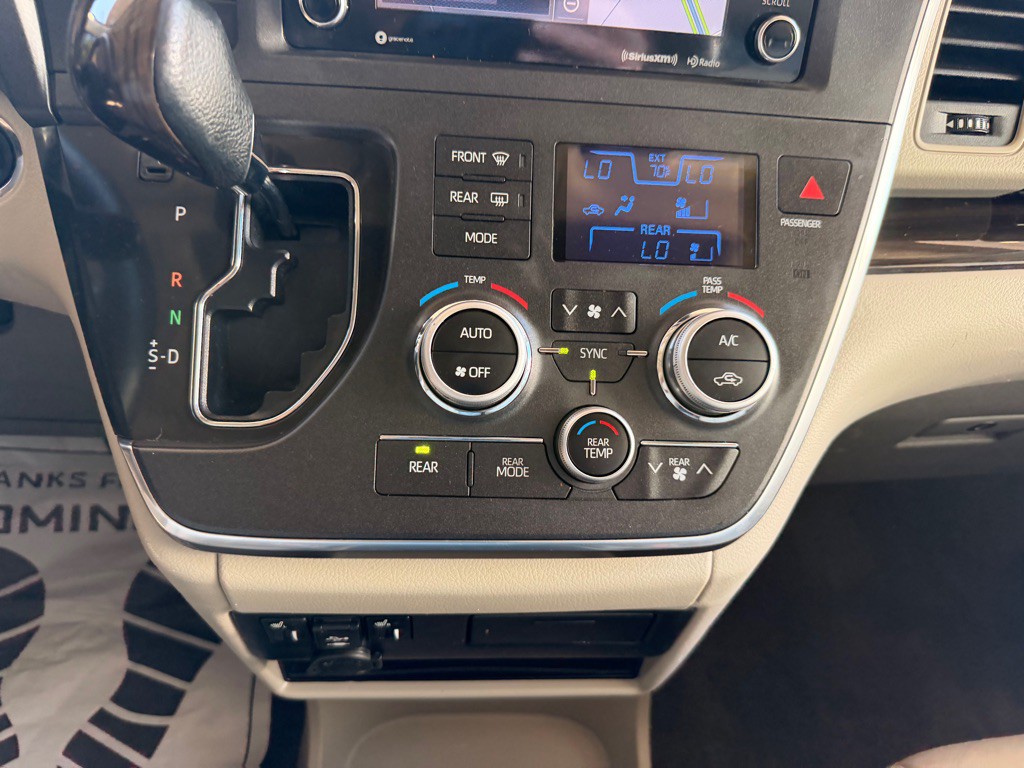 2018 Toyota Sienna Image 27
