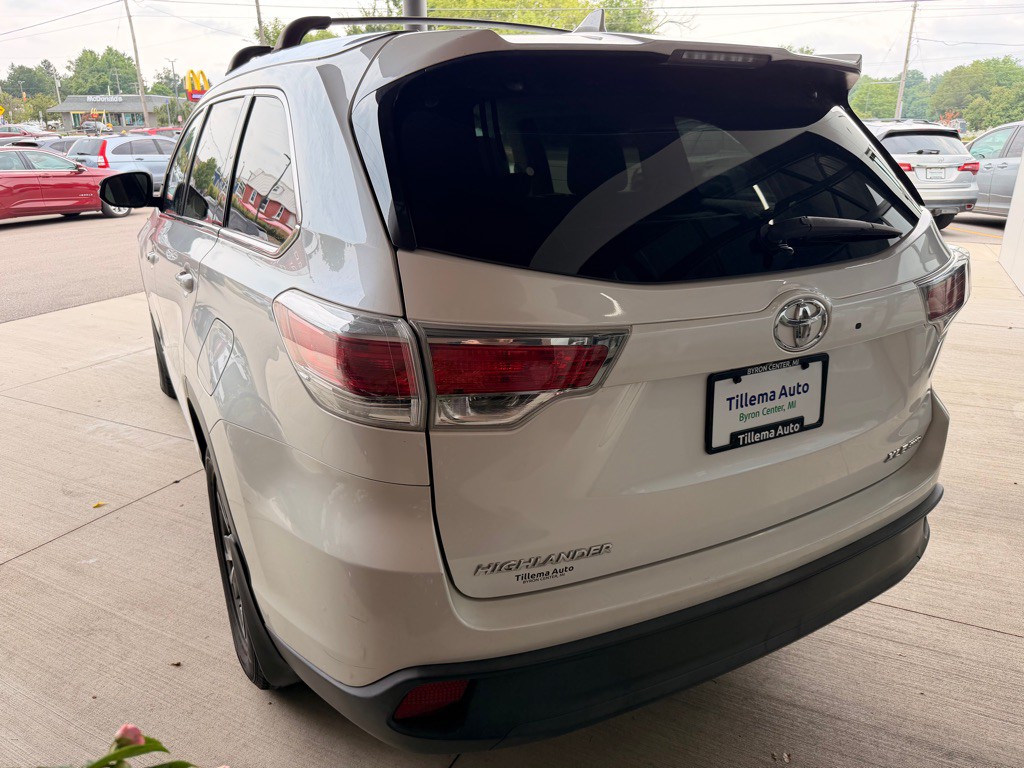 2016 Toyota Highlander Image 5