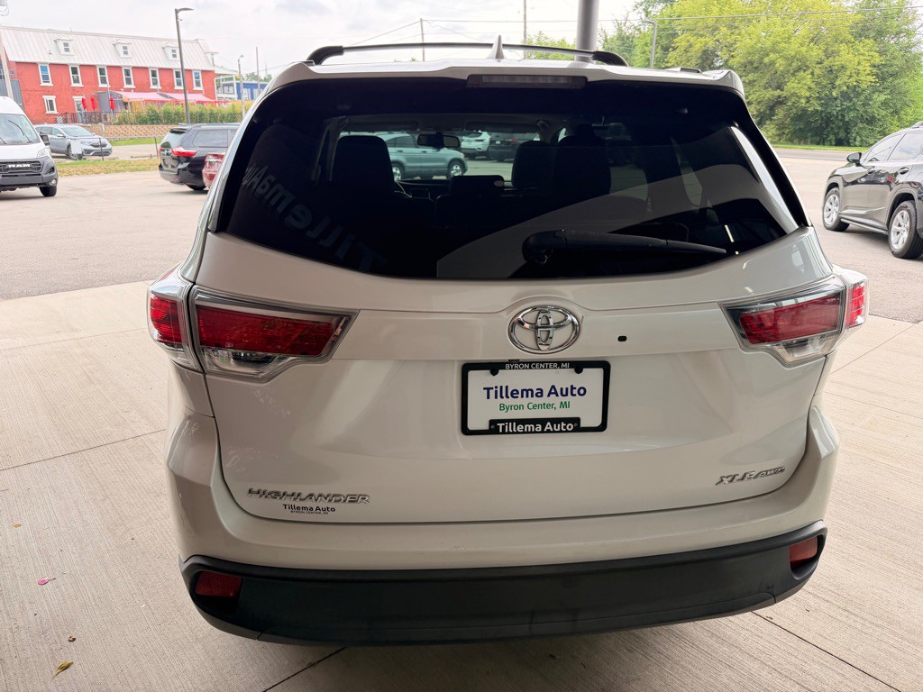 2016 Toyota Highlander Image 6
