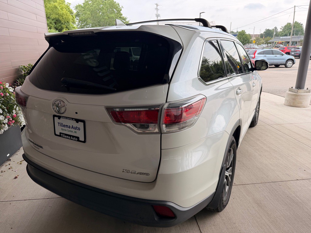 2016 Toyota Highlander Image 7