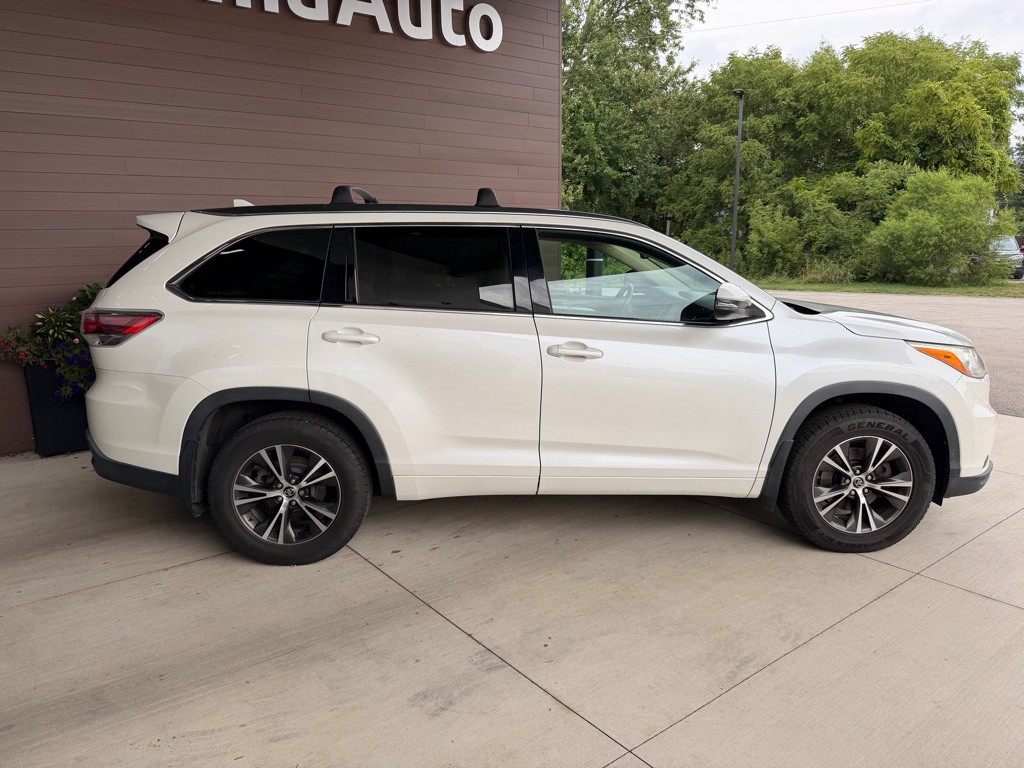 2016 Toyota Highlander Image 8