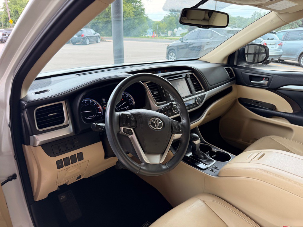 2016 Toyota Highlander Image 9
