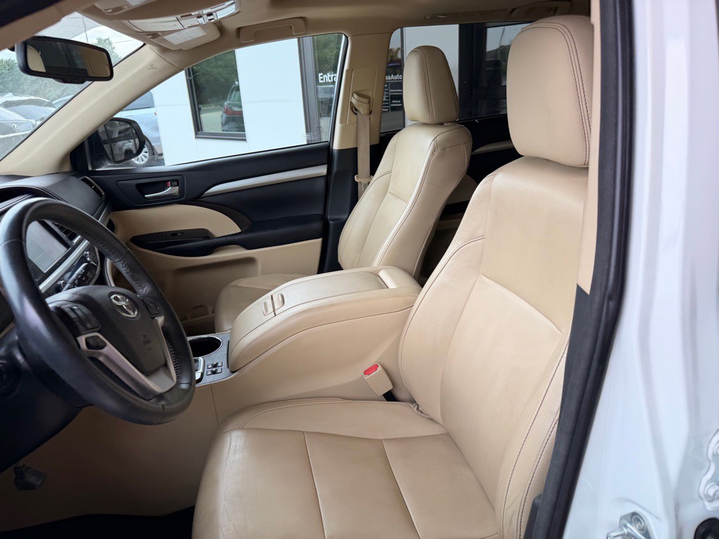 2016 Toyota Highlander Image 10
