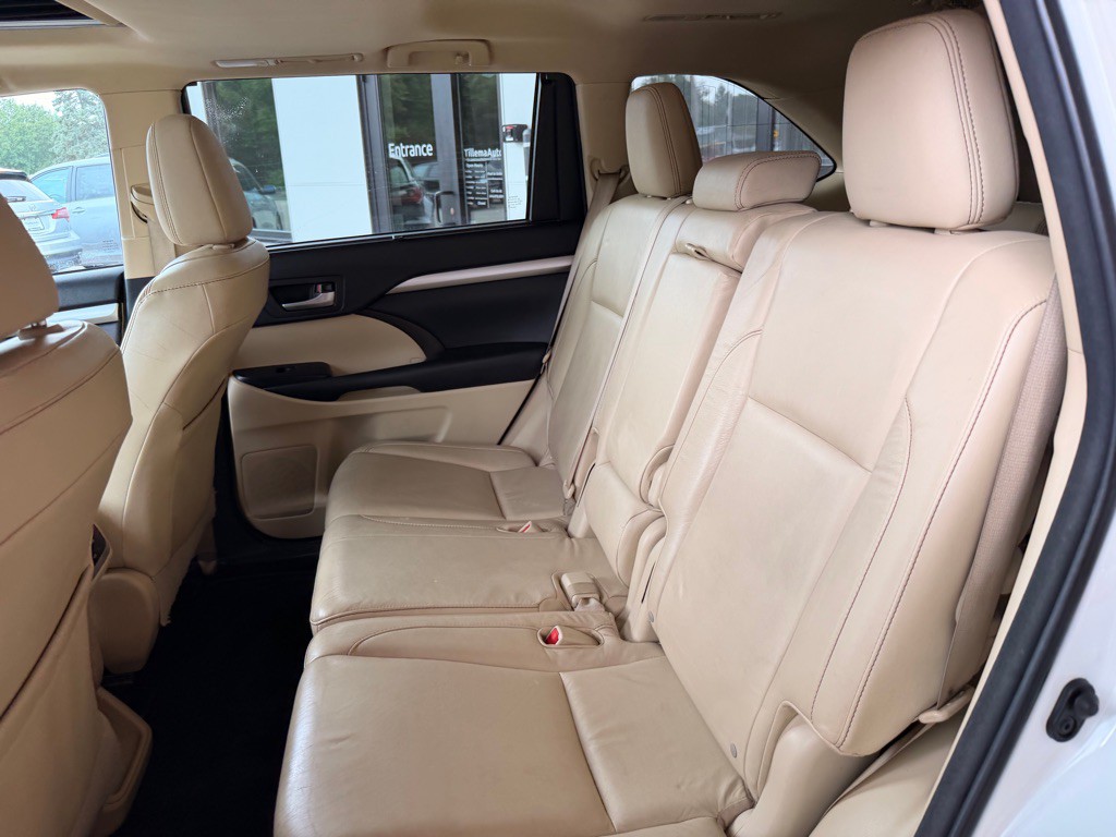 2016 Toyota Highlander Image 12