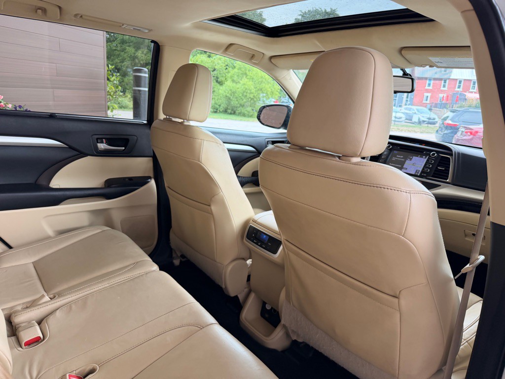 2016 Toyota Highlander Image 15