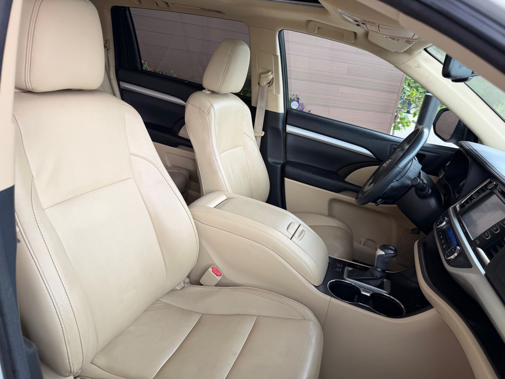 2016 Toyota Highlander Image 19