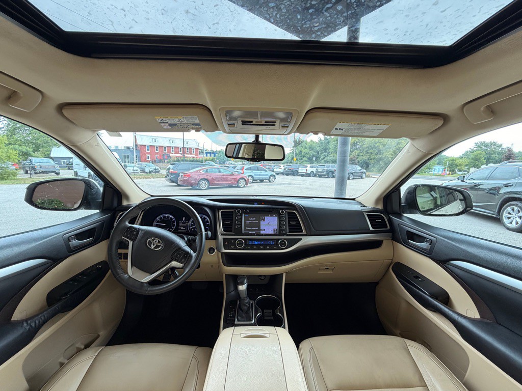 2016 Toyota Highlander Image 20