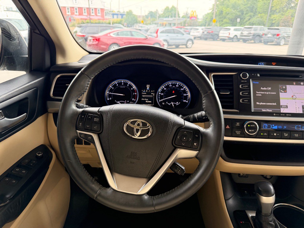 2016 Toyota Highlander Image 21