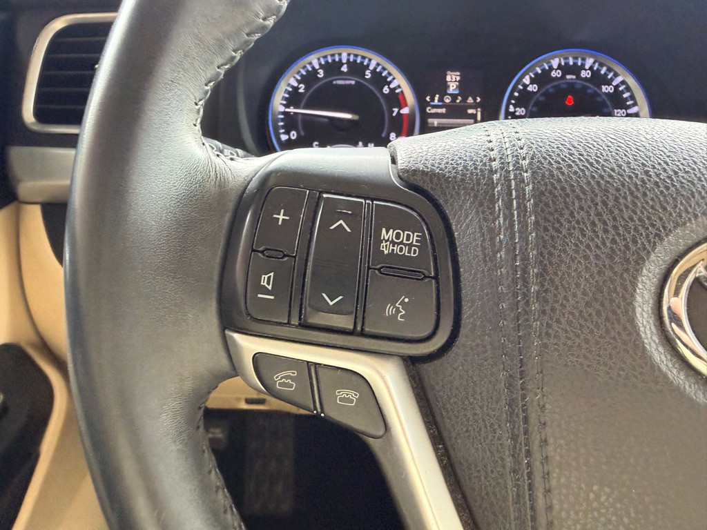 2016 Toyota Highlander Image 22