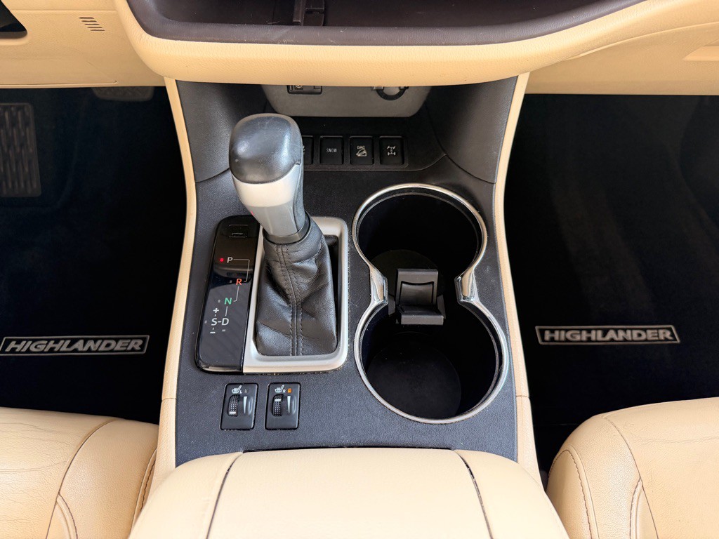2016 Toyota Highlander Image 27