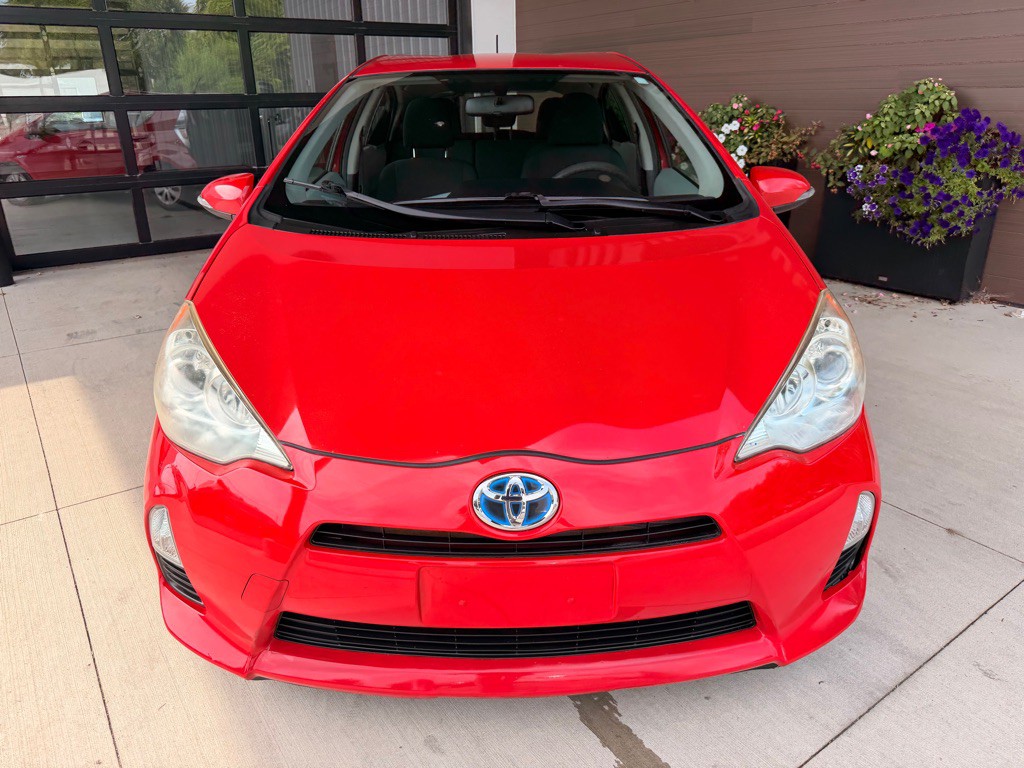2012 Toyota Prius Image 2