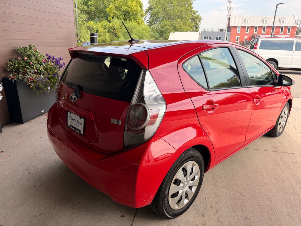 2012 Toyota Prius Image 7
