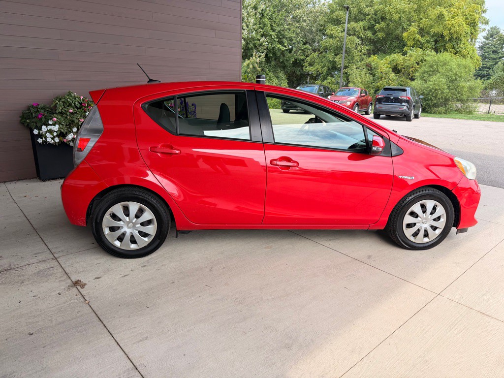2012 Toyota Prius Image 8