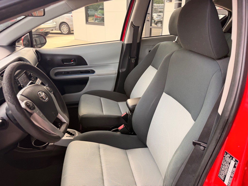 2012 Toyota Prius Image 10