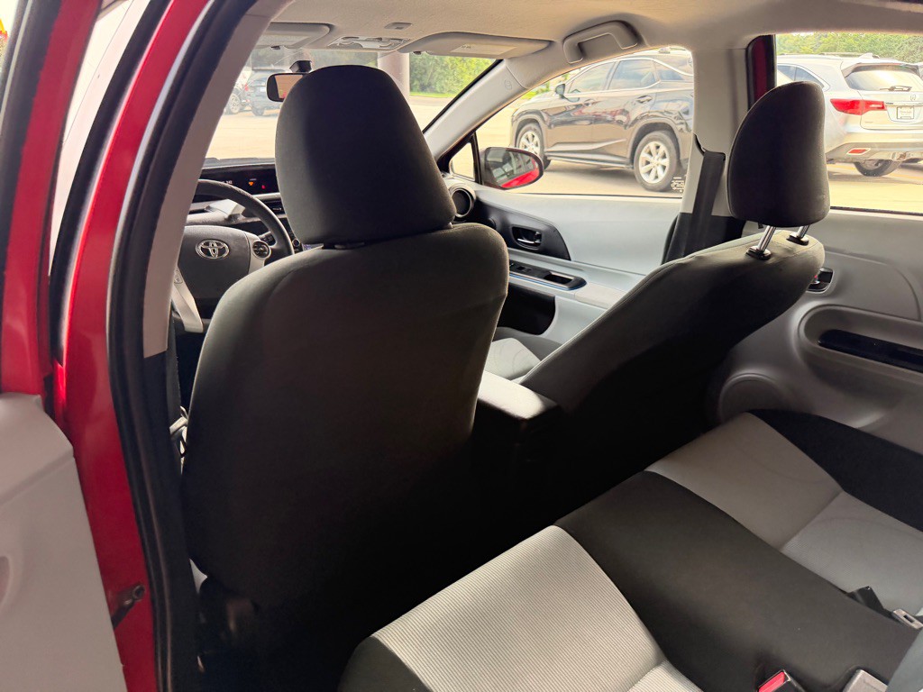 2012 Toyota Prius Image 11