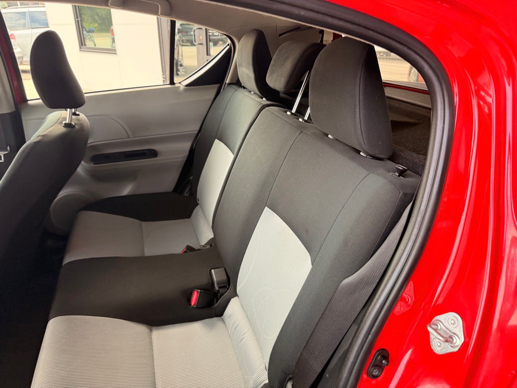 2012 Toyota Prius Image 12