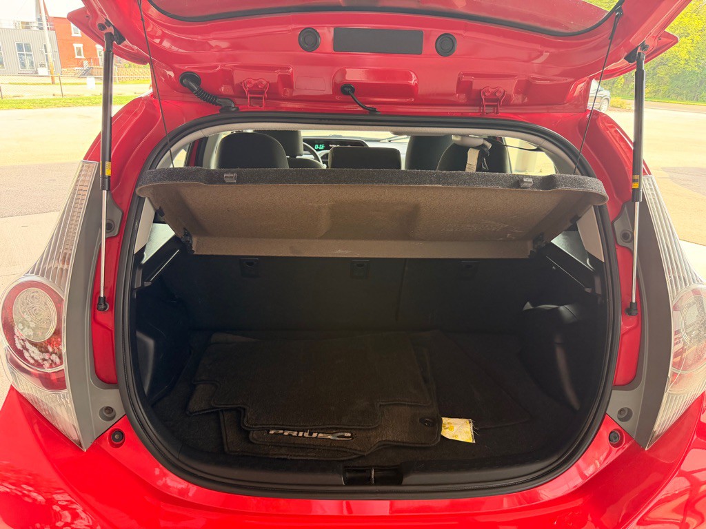2012 Toyota Prius Image 13