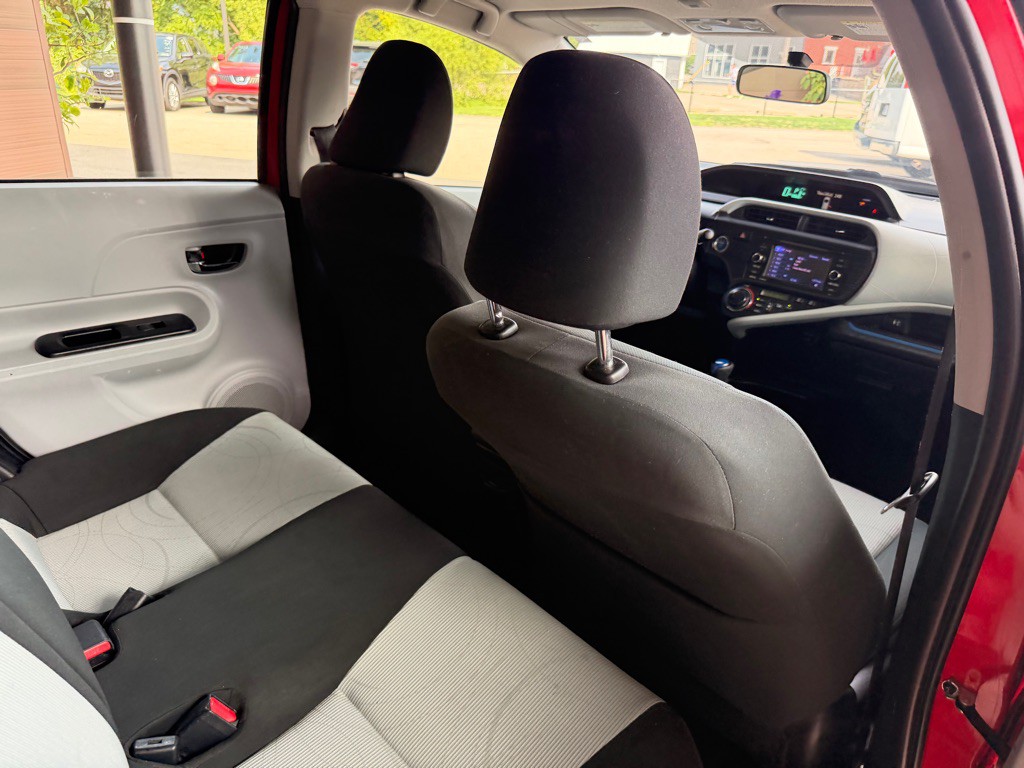 2012 Toyota Prius Image 14