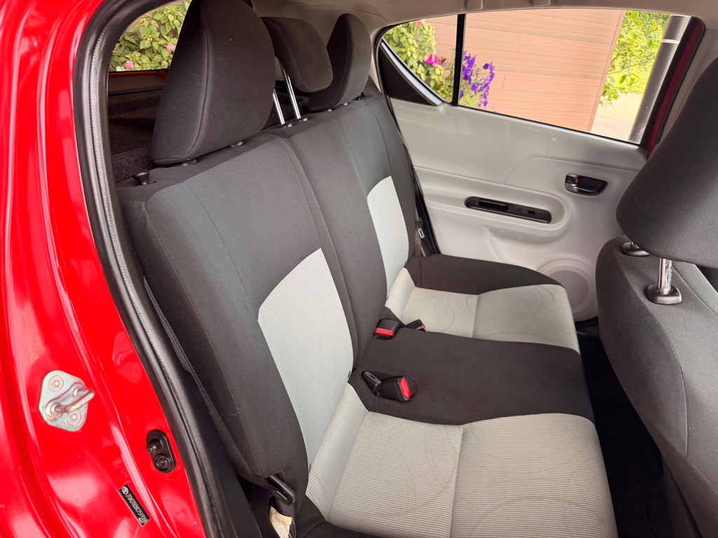 2012 Toyota Prius Image 15