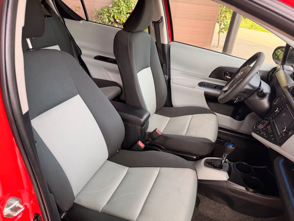 2012 Toyota Prius Image 17