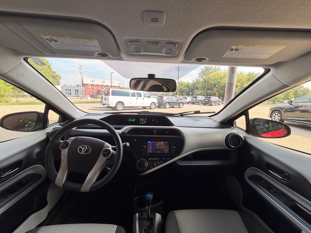 2012 Toyota Prius Image 18