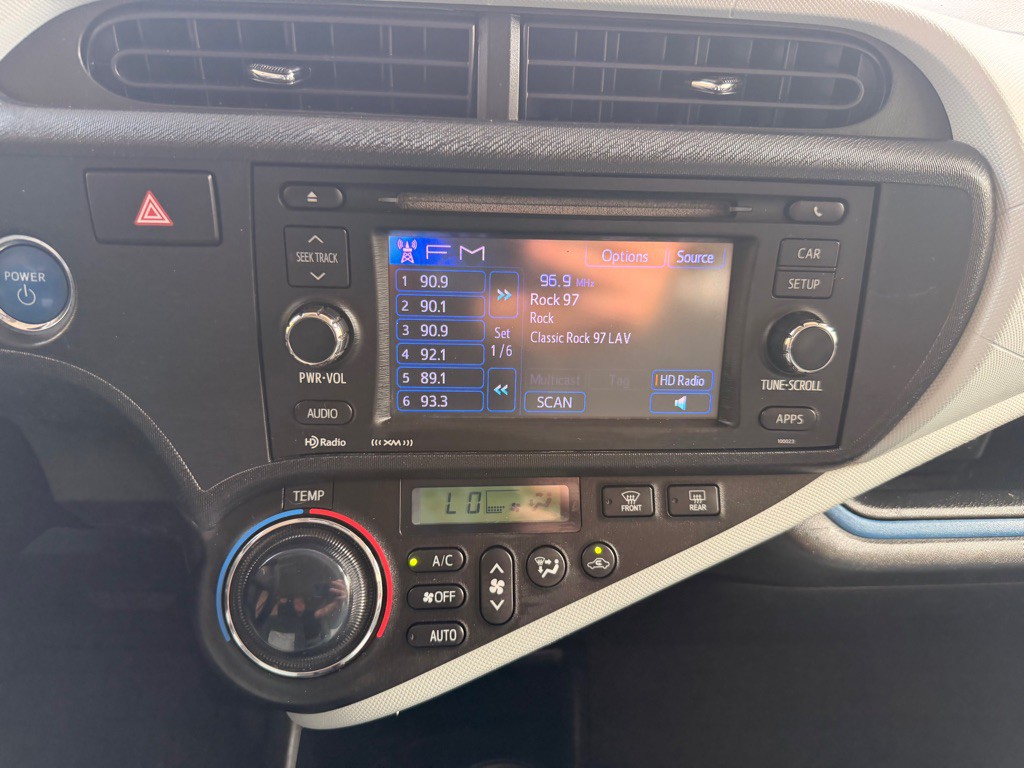 2012 Toyota Prius Image 23
