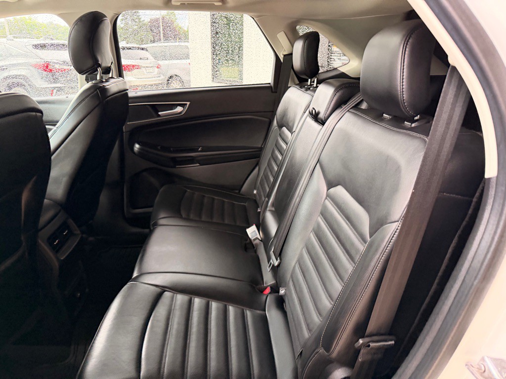 2016 Ford Edge Image 12