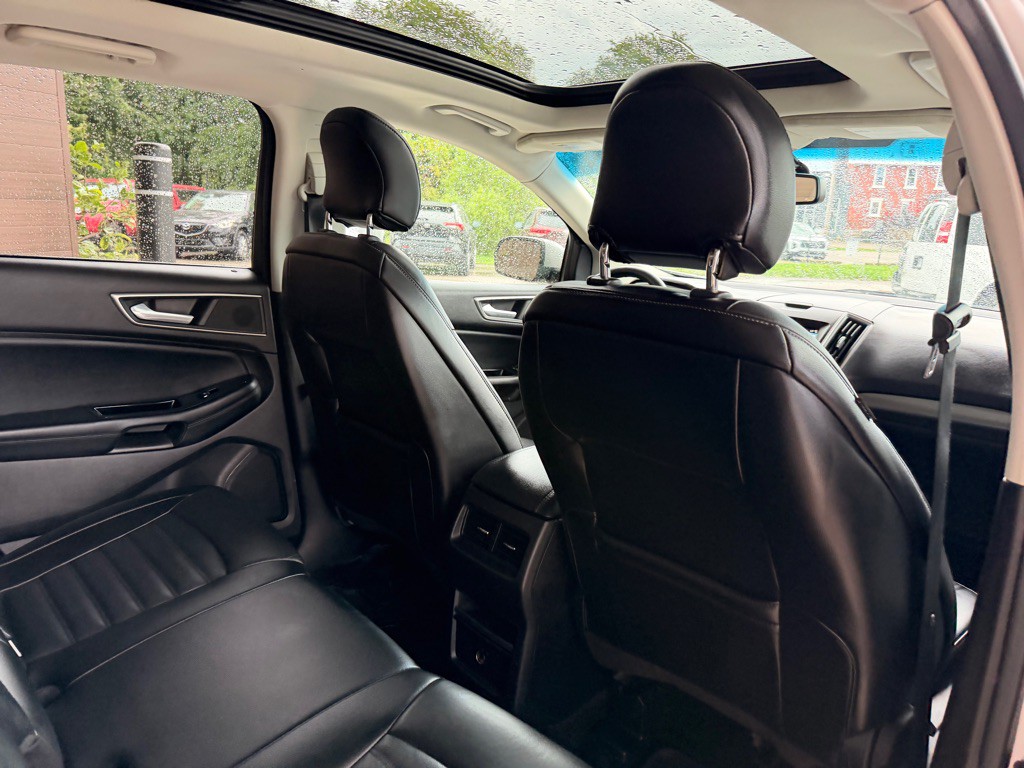 2016 Ford Edge Image 14