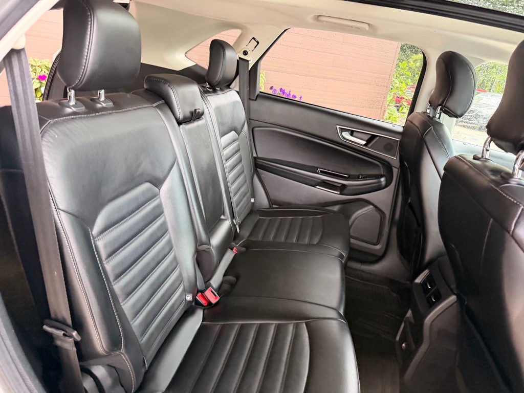 2016 Ford Edge Image 15
