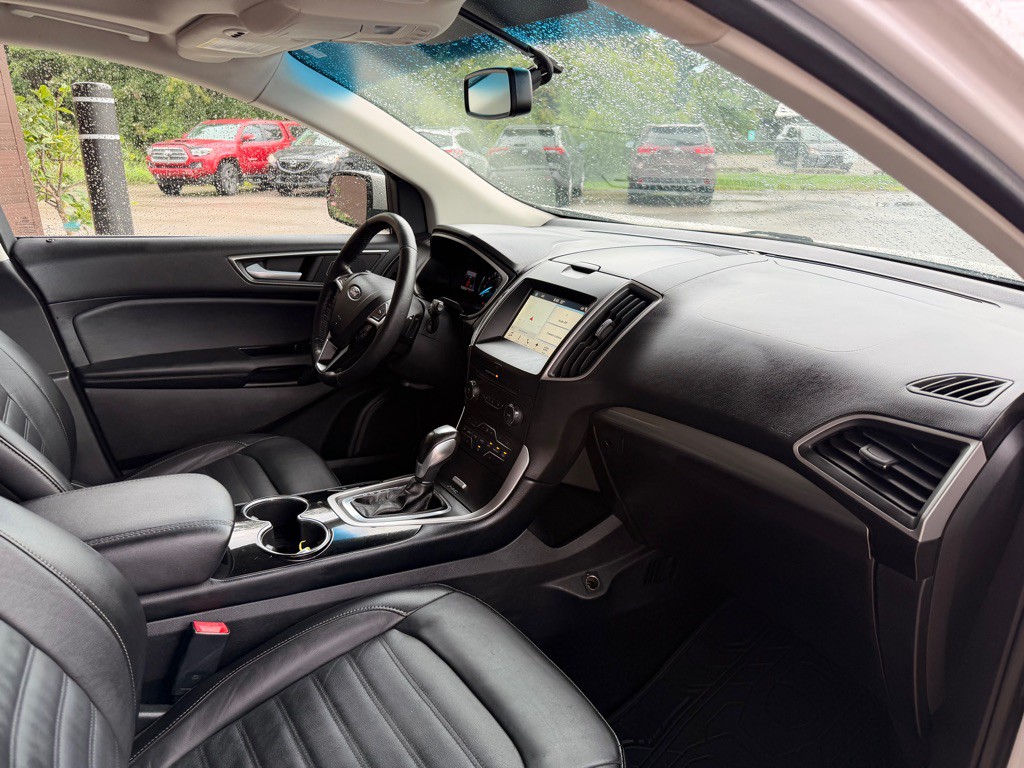 2016 Ford Edge Image 16