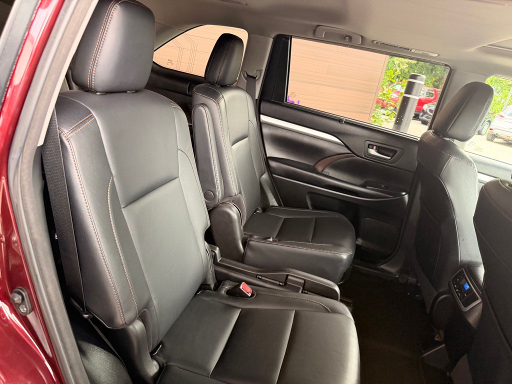 2018 Toyota Highlander Image 16